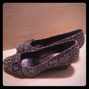 Sofft Leopard Suede Wedge sz9